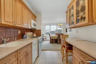 2000 Linwood Ave 10J, Fort Lee, NJ 07024 - Photo 9