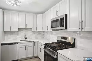 9 Maple Ln, Mount Arlington, NJ 07856 - Photo 3