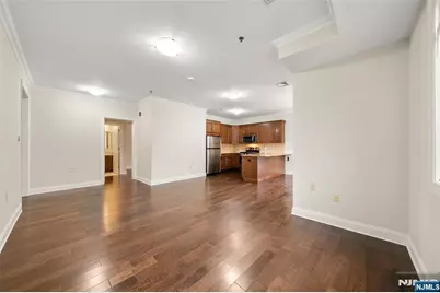 255 Laird 1 #1, Cliffside Park, NJ 07010 - Photo 3