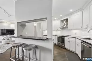 100 Carlyle Dr 9Es, Cliffside Park, NJ 07010 - Photo 15