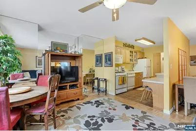 2000 Linwood Avenue 5A #5A, Fort Lee, NJ 07024 - Photo 5