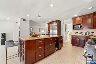 1070 Cumbermeade Rd, Fort Lee, NJ 07024 - Photo 9