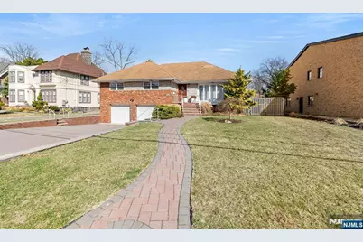 1070 Cumbermeade Road, Fort Lee, NJ 07024 - Photo 3