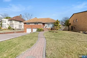 1070 Cumbermeade Rd, Fort Lee, NJ 07024 - Photo 3