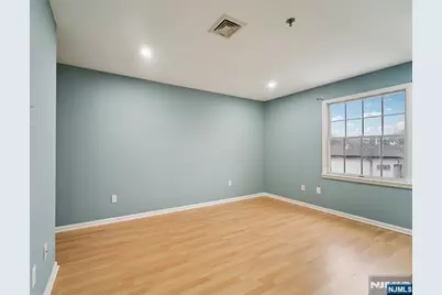 65 Fairview Street 3D #3D, Palisades Park, NJ 07650 - Photo 17