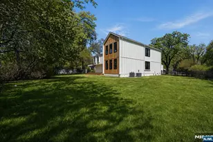 23 Cherry Ct, Cresskill, NJ 07626 - Photo 5