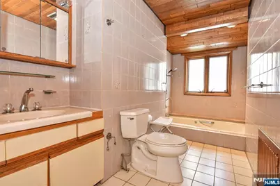 110 Lakeshore Drive, Oakland, NJ 07436 - Photo 19