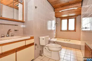 110 Lakeshore Dr, Oakland, NJ 07436 - Photo 19