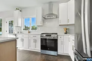 194 Canterbury Ave, North Arlington, NJ 07031 - Photo 3