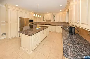 106 Arnot Pl, Paramus, NJ 07652 - Photo 15