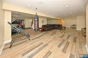 106 Arnot Pl, Paramus, NJ 07652 - Photo 29