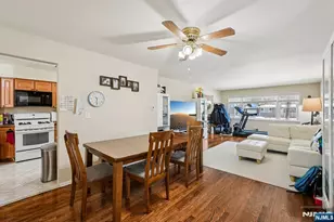 44 Forsythia Ln, Paramus, NJ 07652 - Photo 9