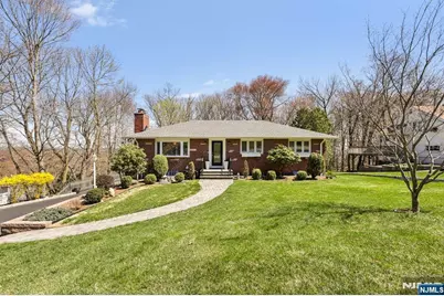 191 Hillcrest Avenue, Hawthorne, NJ 07506 - Photo 1