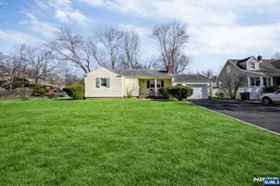 704 Evans St, Paramus, NJ 07652 - Photo 3