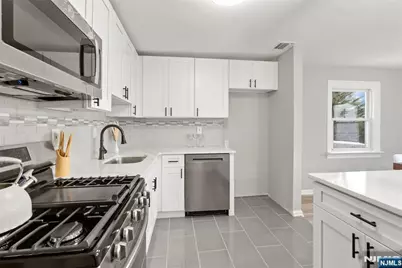 77 Chestnut Drive, Wayne, NJ 07470 - Photo 9