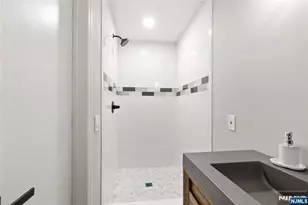 77 Chestnut Dr, Wayne, NJ 07470 - Photo 23