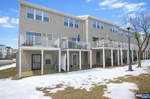 92 Perez Dr, Newark, NJ 07103 - Photo 17