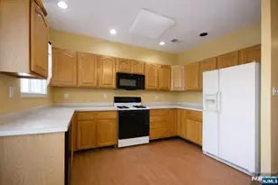 92 Perez Dr, Newark, NJ 07103 - Photo 5