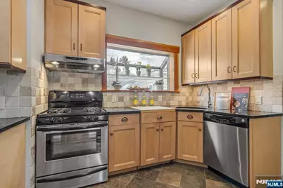 15 Garfield Place, Montclair, NJ 07043 - Photo 11