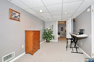 16 Sandburg Ct, Mahwah, NJ 07430 - Photo 31