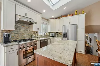 6 Knollwood Drive, Livingston, NJ 07039 - Photo 3