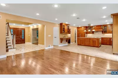 506 Sunderland Road, Teaneck Township, NJ 07666 - Photo 9