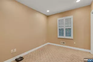 506 Sunderland Rd, Teaneck Township, NJ 07666 - Photo 21