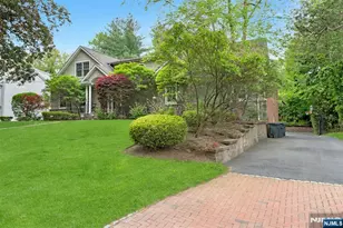 506 Sunderland Rd, Teaneck Township, NJ 07666 - Photo 3