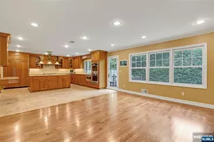 506 Sunderland Rd, Teaneck Township, NJ 07666 - Photo 5