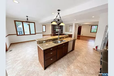 416 Oncrest Terrace, Cliffside Park, NJ 07010 - Photo 9