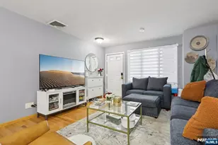 25 Willow Wood Square 25, East Rutherford, NJ 07073 - Photo 9