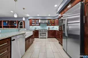 15 Littlewood Ct, Wayne, NJ 07470 - Photo 5