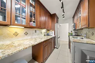 200 Winston Dr 2110, Cliffside Park, NJ 07010 - Photo 9