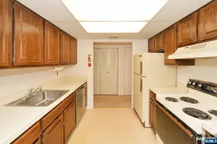 50 Rock Road A7, Hawthorne, NJ 07506 - Photo 9