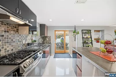 800 De Lalla Terrace, Ridgefield, NJ 07657 - Photo 17