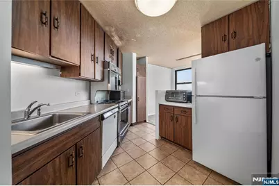 7004 Boulevard East 25A #25A, Guttenberg, NJ 07093 - Photo 11