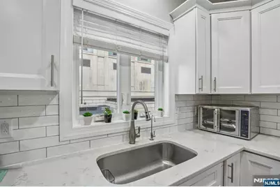 10 Glen Street, Cliffside Park, NJ 07010 - Photo 15