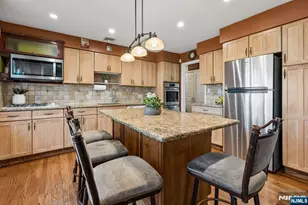 36 Williamsburg Dr, Roseland, NJ 07068 - Photo 3