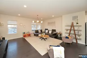 80 Landmark Ln, Fair Lawn, NJ 07410 - Photo 3