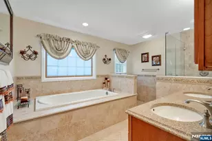 35 Malcolm Pl, Mahwah, NJ 07430 - Photo 21