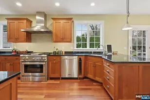 577 Ridgewood Rd, Washington Township, NJ 07676 - Photo 9