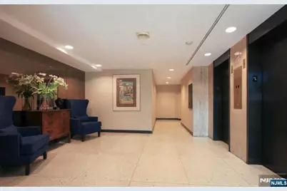 2077 Center Avenue 20J #20J, Fort Lee, NJ 07024 - Photo 3