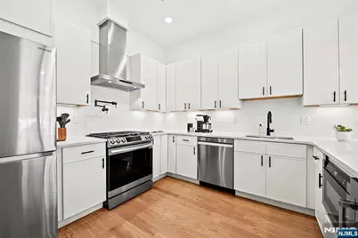 34 Manhattan Avenue 2 #2, Jersey City, NJ 07307 - Photo 11