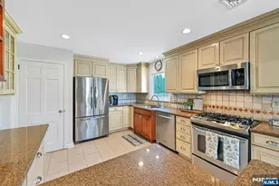 251 Paul Ct, Hillsdale, NJ 07642 - Photo 9