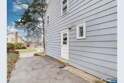 21 Edgewood Road, East Orange, NJ 07017 - Photo 5