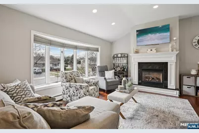 116 Carol Place, Wayne, NJ 07470 - Photo 3