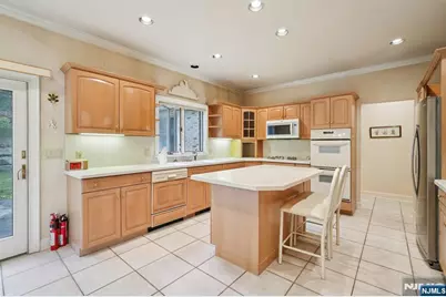 111 Chopin Drive, Wayne, NJ 07470 - Photo 15