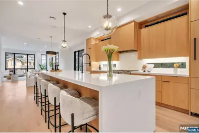1047 Anderson Avenue B #B, Fort Lee, NJ 07024 - Photo 9