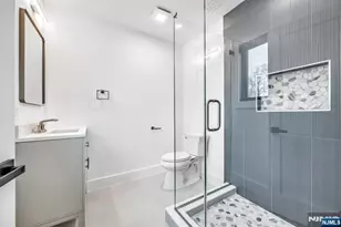 234 Vivien Ct, Paramus, NJ 07652 - Photo 39