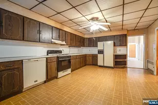 390 Lafayette St, Newark, NJ 07105 - Photo 11